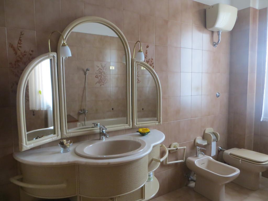 B&B L'Infinito Civitanova Alta Екстер'єр фото